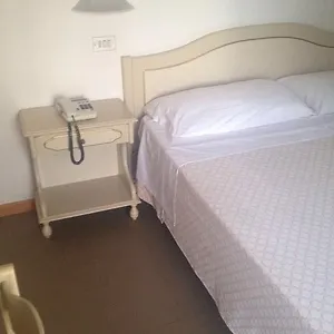 https://hotel-maxims.emilia-romagnahotels.net